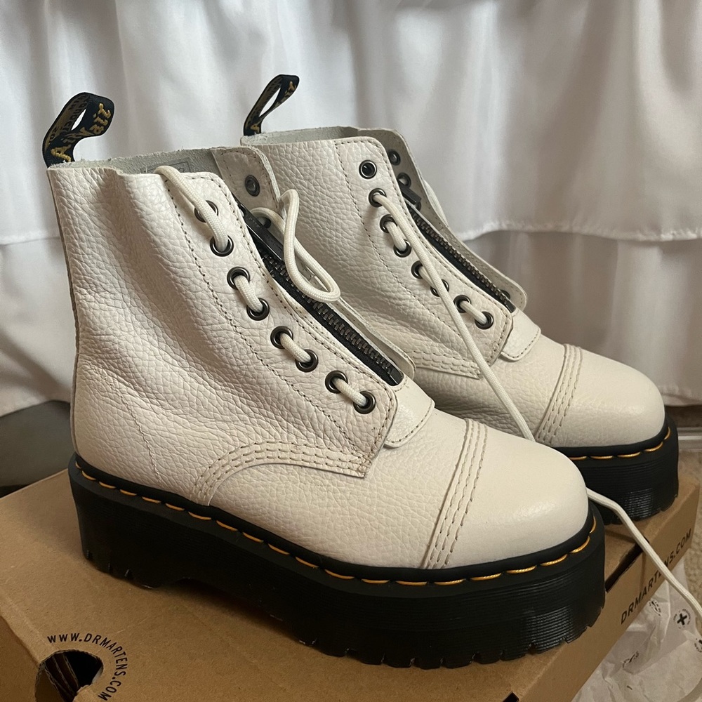 NWT WHITE SINCLAIR PLATFORM DOC MARTENS